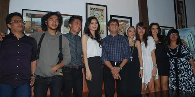 Helfi Kardit Angkat Benang Merah Seorang Janda