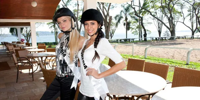 Nadine Alexandra Optimis di Malam Final Miss Universe 2011