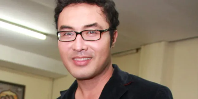 Surya Saputra Pilih Peran Yang Tidak Menggurui