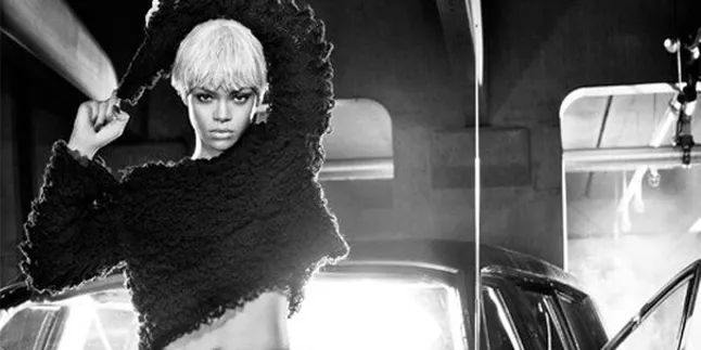 Gantikan Megan Fox, Rihanna Mendadak Pirang