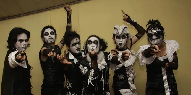 Kuburan Band Duet Dengan Deswita Maharani