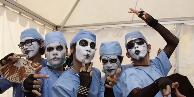 Kuburan Band, Yang Penting Kami Menghibur