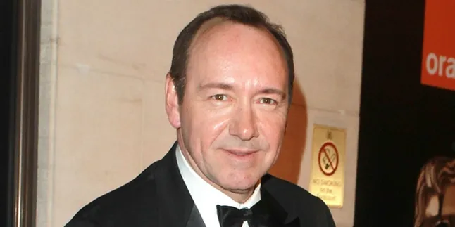 Kevin Spacey Terpaksa Suka Ratu Inggris
