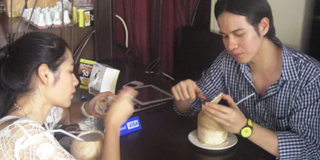 Junot dan Niken Anjani Nikmati Kuliner Medan