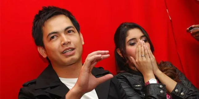 Tania Makan Nasi Dengan Sirup Merah