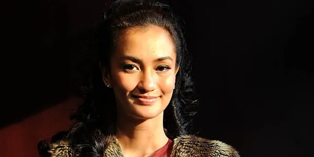 Atiqah Hasiholan Pilih Diskusi Film Dengan Pacar