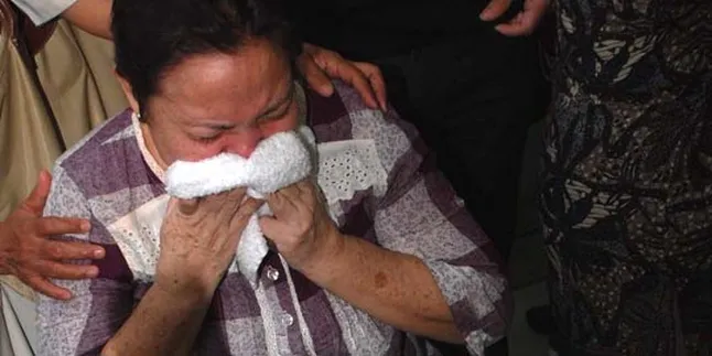 Istri Utha Terus Menangis Saat Pemberkatan