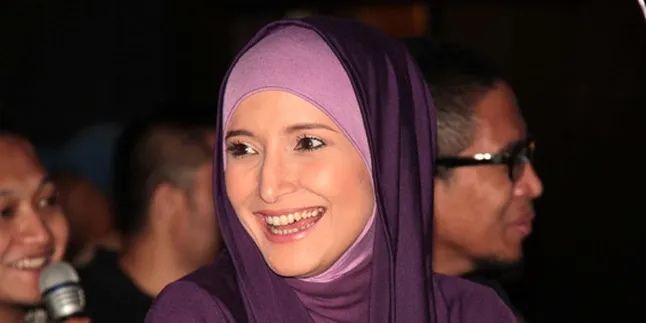 Inneke Koesherawti Tanamkan Pendidikan Agama Pada Anak Inneke Koesherawti Tanamkan Pendidikan Agama Pada Anak