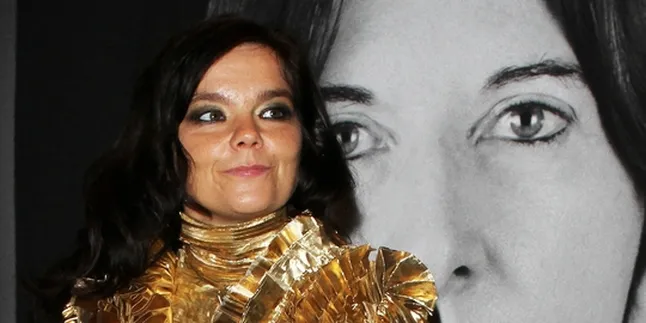 Bjork Tunda Peluncuran 'BIOPHILIA'