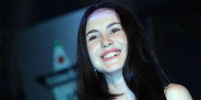 Arumi Bachsin Lebih Suka Bajaj Dibanding Taksi