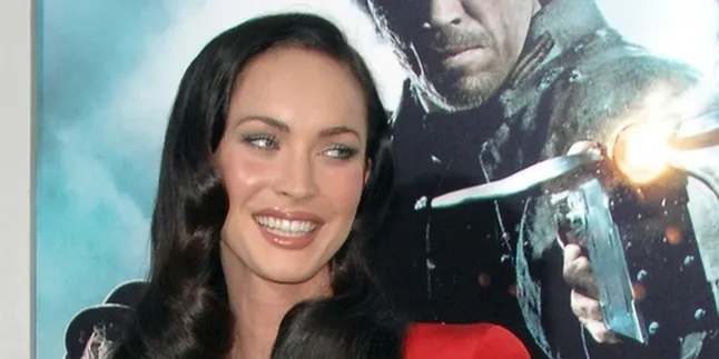 Payudara Megan Fox Jadi Bahan Pembicaraan