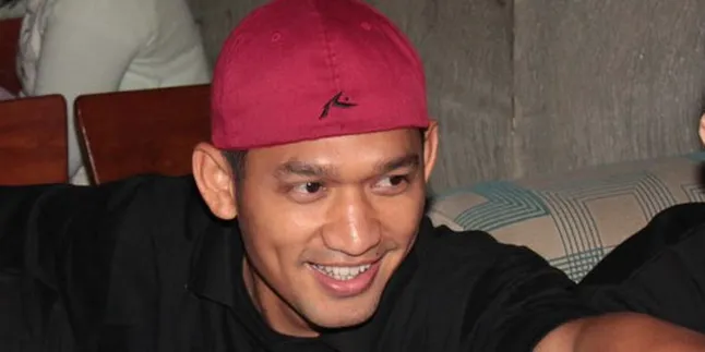 Ibnu Jamil Punya Kaos Bola Paling Mahal