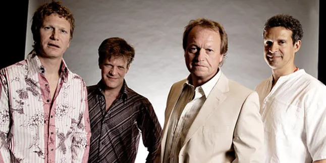 Level 42 Konser 30 Tahun Karir di Jakarta