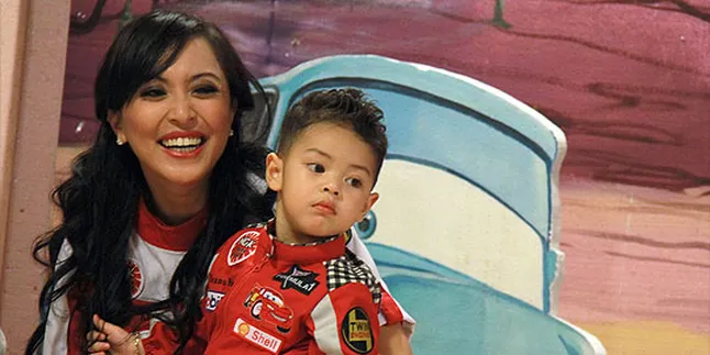 Dukungan Penuh Sang Ayah Untuk Angelina Sondakh