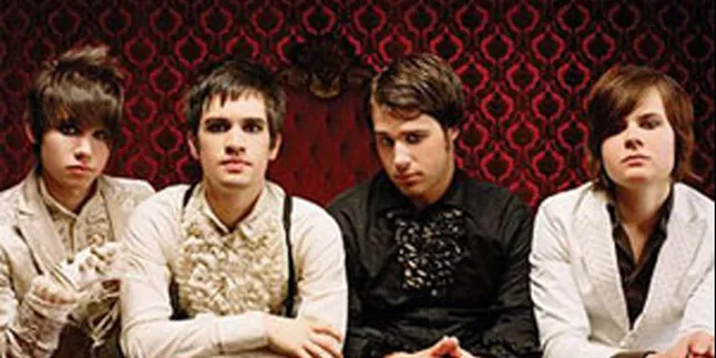 Panic At The Disco Akan Beri Penampilan Spesial