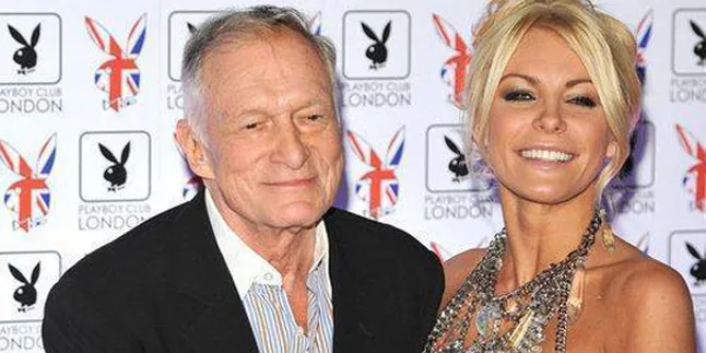 Hugh Hefner - Crystal Harris 'Kenalan' di Atas Ranjang