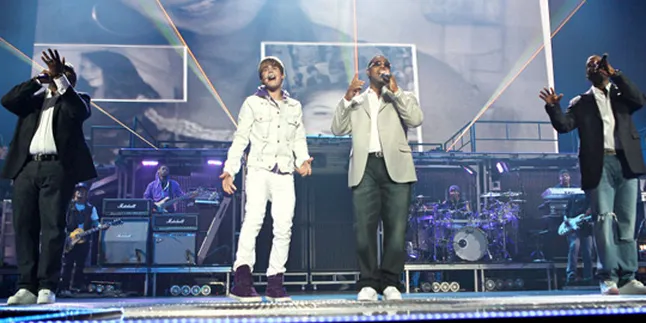 Falalalala, Lagu Kolaborasi Bieber - Boyz II Men