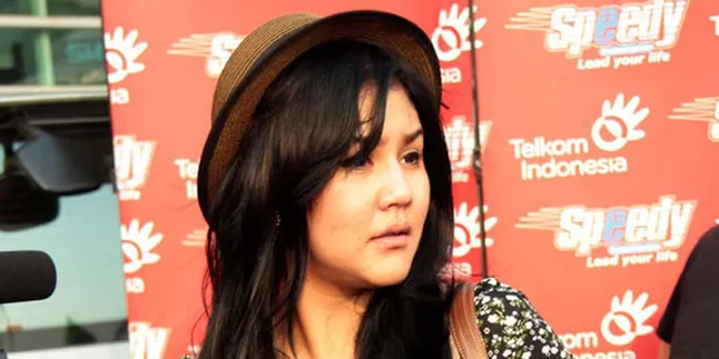 Sissy Priscillia Mendadak Jadi Vokalis Sissy Priscillia Mendadak Jadi Vokalis