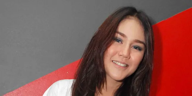 Jadi Vokalis Band, Sissy Priscillia Didukung Suami Jadi Vokalis Band, Sissy Priscillia Didukung Suami
