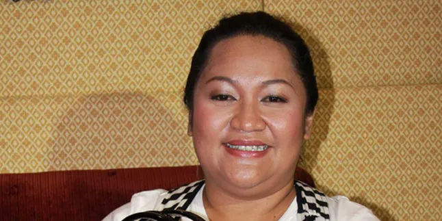 Tike Priatnakusumah Tak Paksakan Jadi Nyanyi