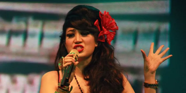 Wow! Sania Berdandan Ala Amy Winehouse