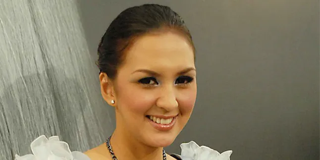 Donna Agnesia Sadarkan Orang Ber-uang Untuk Peduli