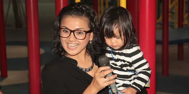 Nirina Zubir Tak Paksakan Kehendak Pada Buah Hati