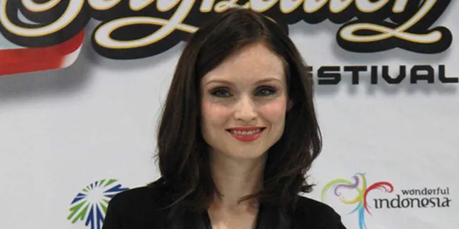Sophie Ellis-Bextor Eksis Dengan Gaya Sendiri