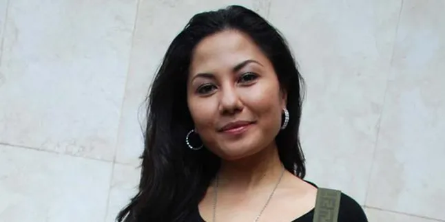 Jadi Ratu Jawa, Emma Waroka Deg-Degan