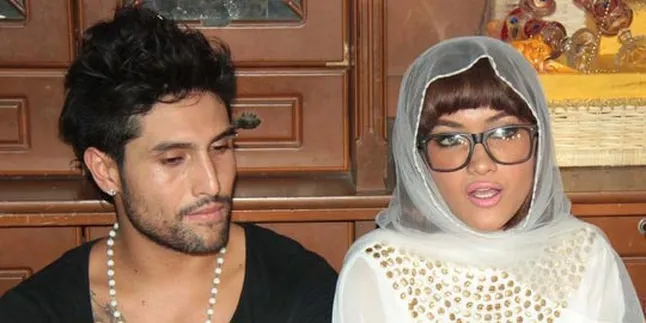 Julia Perez Minta Maaf ke MUI