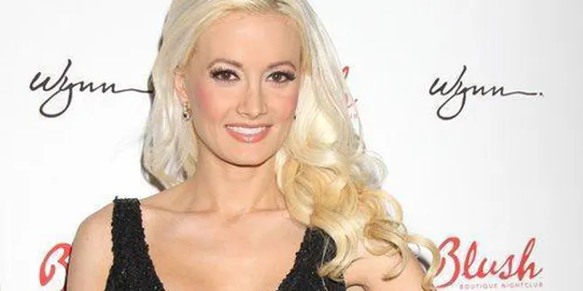 Holly Madison Asuransikan Payudaranya 1 Juta Dolar