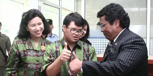 Ruhut Muncul, Anak Langsung Rusak TV