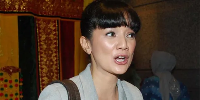 Cut Mini Anggap Batik Sangat Fashionable