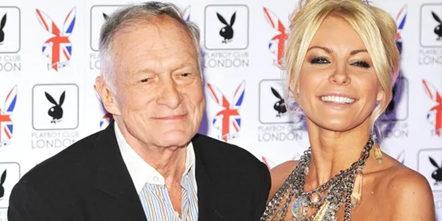 Crystal Harris Lelang Cincin Tunangan Hugh Hefner?