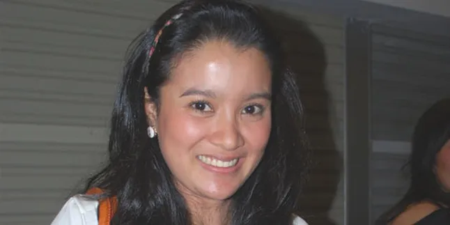 Melar, Koleksi Batik Marcella Zalianty Pun Tak Muat