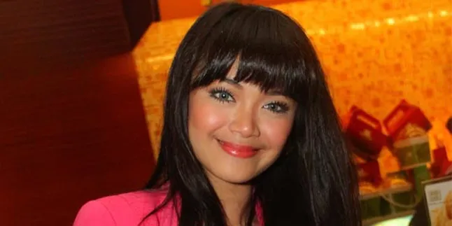 Solo Karier, Sheza Idris Rajai Chart Radio