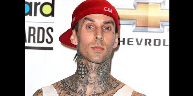 Travis Barker Masih Phobia Terbang