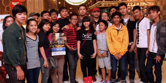 Delon Tio: Nobar 'SIMFONI LUAR BIASA' Itu Ekspresif