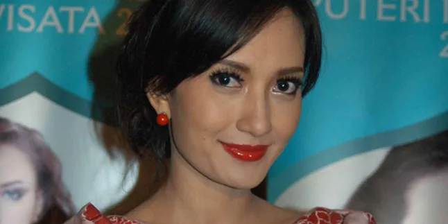 Artika Sari Devi Bawa Kompor Saat Bepergian