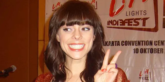 Konser di Indonesia, Lenka Tampil Full Band