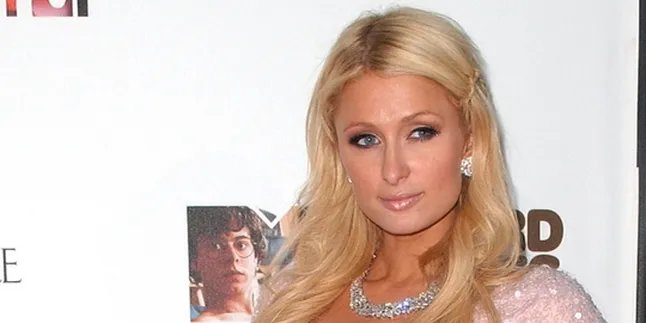 Tas Hilang, Paris Hilton Mencak-Mencak