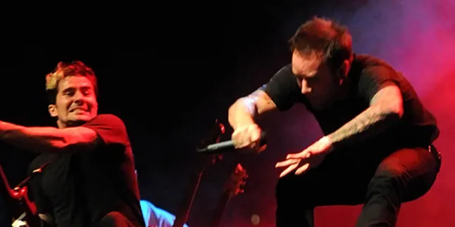 Story Of The Year Suguhkan Aksi Panggung Atraktif