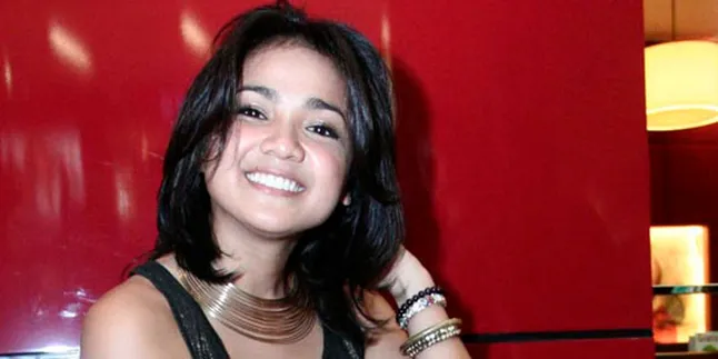 Ernest Ingin Cewek Cantik, Nirina Panjangkan Rambut