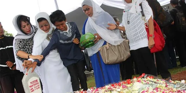 Kepergian Moerdiono dan Firasat Anak Machica Mochtar