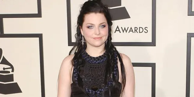 Vokalis Evanescence Rencanakan Karir Solo