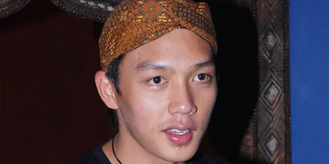 Dirly Idol Tekuni Bisnis Cafe