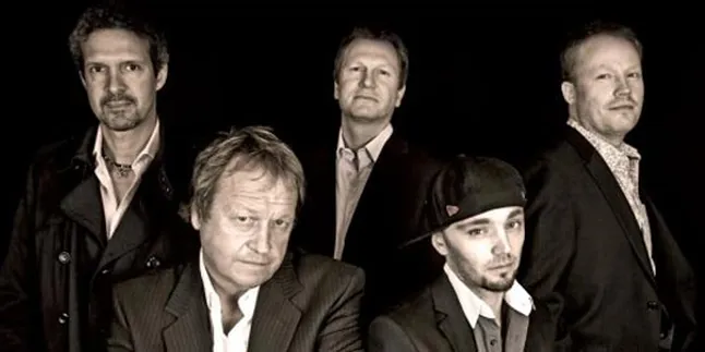 Level 42 Nikmati Kunjungan ke Indonesia