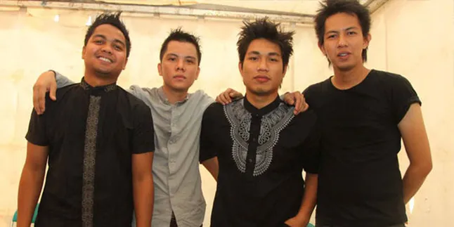 Rusuh, Fans Armada Berantem Saat Konser Rusuh, Fans Armada Berantem Saat Konser
