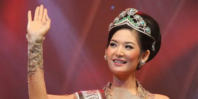 Maria Selena Bersemangat Dampingi Leila Lopes