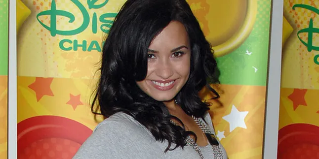 Demi Lovato Panik Hadapi Orang Asing!